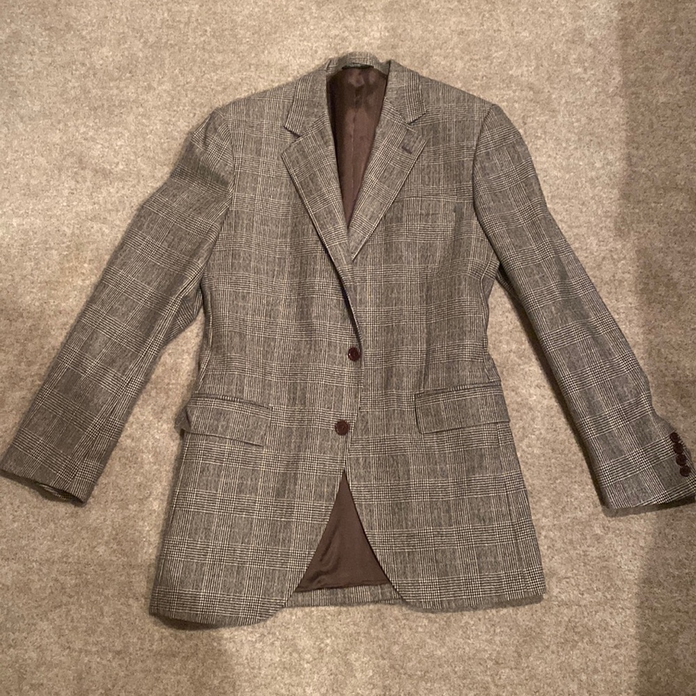 Dolce & Gabbana two piece suit. Made in Italy. Size 40L.